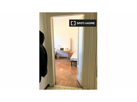 Möbliertes Zimmer in einer Wohnung in Stazione Centrale,… - Zu Vermieten