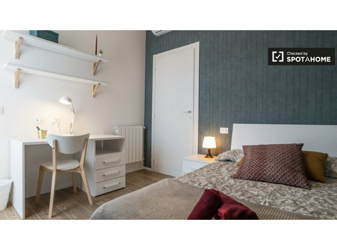 Jaunty habitación en alquiler en apartamento con 2 camas en… - Alquiler