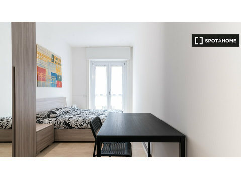 Großes Zimmer zu vermieten, Wohnung mit 4 Schlafzimmern,… - Zu Vermieten