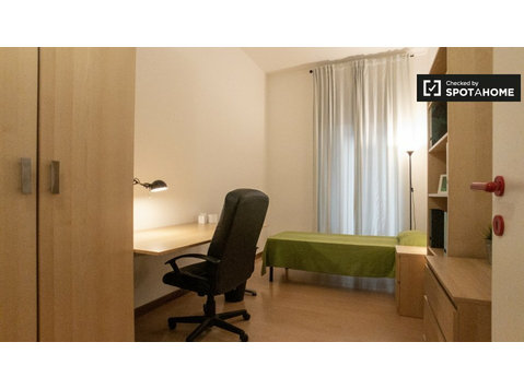 Schönes Zimmer zu vermieten in Vigentina, Mailand - Zu Vermieten
