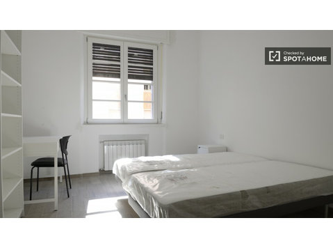Modern room in apartment in Lodi, Milan - Til leje