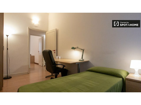 Nice room for rent in Vigentina, Milan - For Rent