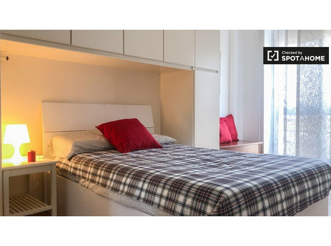 Schönes Zimmer zur Miete in Wohnung mit 4 Schlafzimmern,… - Zu Vermieten