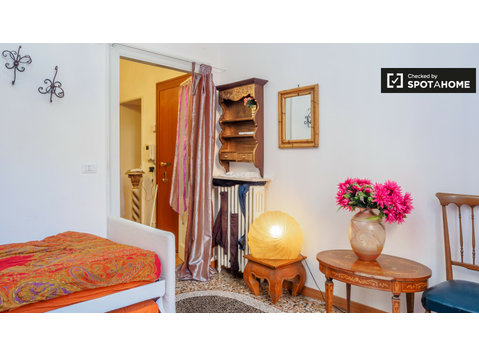 Privatzimmer in 3-Zimmer-Wohnung in Brera, Mailand - Zu Vermieten