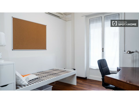 Private shared room in 5-bedroom apartment in Città Studi - Disewakan