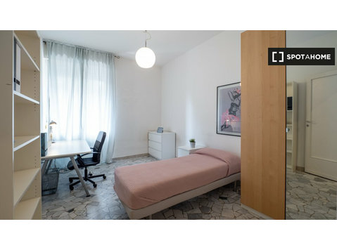 Ruhiges Zimmer zur Miete in Wohnung in Lodi, Mailand - Zu Vermieten