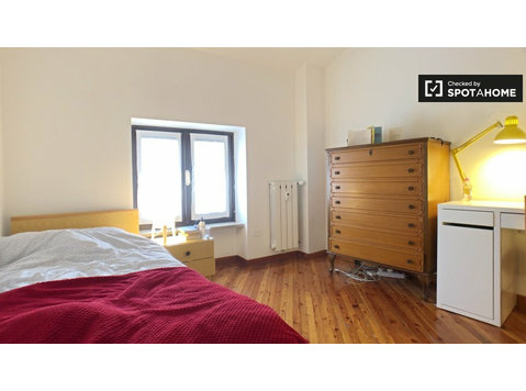 Room for rent, 3-bedroom apartment, Lambrate, Milan - Izīrē