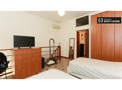 Quarto para alugar em apartamento de 2 quartos em Cagnola - Aluguel