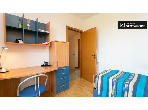 Room for rent in 2-bedroom apartment in Pregnana Milanese - Til Leie