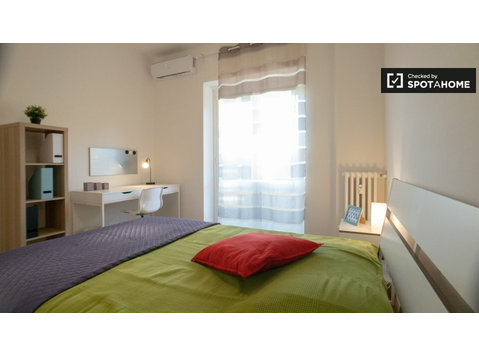 Quarto para alugar em apartamento de 3 quartos em Forze… - Aluguel