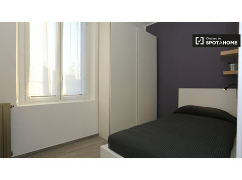 Zimmer zu vermieten in 3-Zimmer-Wohnung in Portello, Mailand - Zu Vermieten