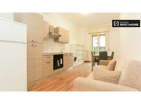 Room for rent in 4-bedroom apartment in Sesto San Giovanni - Под Кирија
