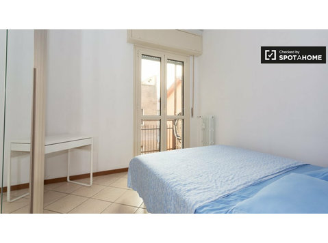 Sesto San Giovanni'de 4 yatak odalı dairede kiralık oda - Kiralık