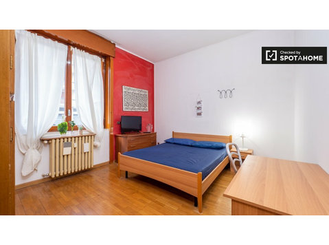 Stanza in affitto in appartamento con 4 camere da letto in… - In Affitto