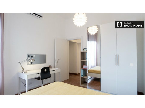 Zimmer zu vermieten in 5-Zimmer-Wohnung in Citta Studi,… - Zu Vermieten