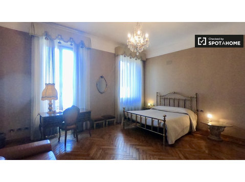 Zimmer zu vermieten in 6-Zimmer-Wohnung in Vigentino,… - Zu Vermieten