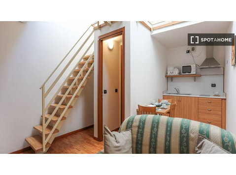 Habitación en alquiler en Farini, Milán - Alquiler