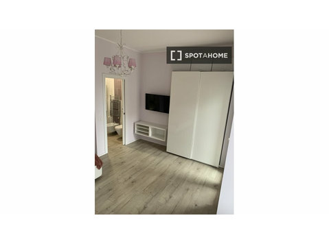 Chambre à louer à Rozzano, Milan - À louer