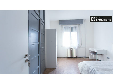 Chambre à louer dans un bel appartement à Villapizzone,… - À louer