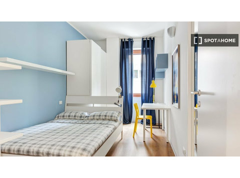 Pokój do wynajęcia w mieszkaniu z 10 sypialniami w… - Do wynajęcia