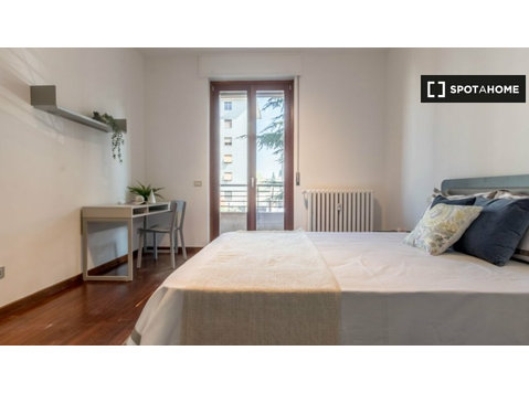 Room for rent in apartment with 2 bedrooms in Milan - کرائے کے لیۓ