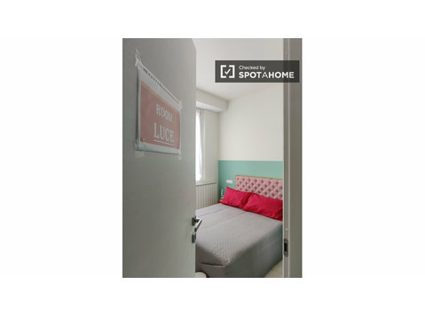 Zimmer zu vermieten in 2-Zimmer-Wohnung in Pero, Mailand - Zu Vermieten