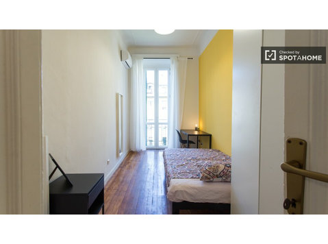 Quarto para alugar em apartamento com 3 quartos em Milão - Aluguel