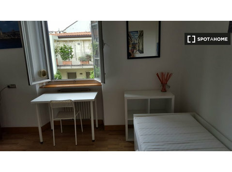 Zimmer zu vermieten in Wohnung mit 3 Schlafzimmern in Porta… - Zu Vermieten