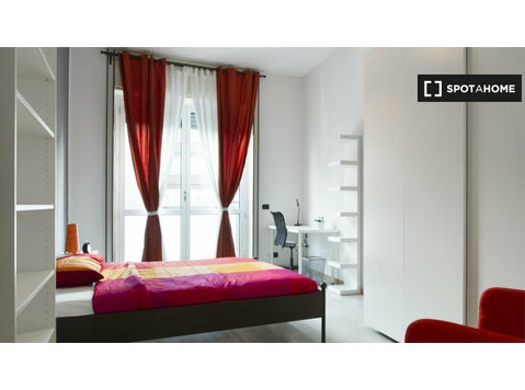 Camera in affitto in appartamento con 4 camere da letto a… - In Affitto