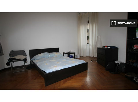 Room for rent in apartment with 4 bedrooms in Milan -  வாடகைக்கு 