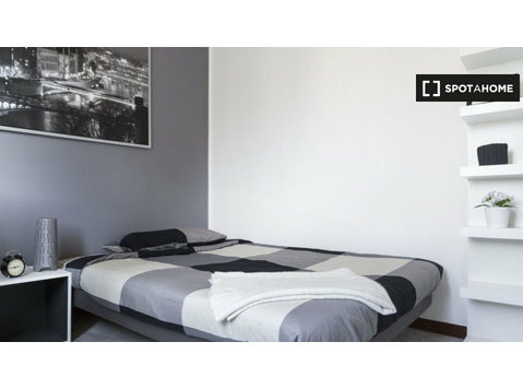 Quarto para alugar em apartamento com 4 quartos em Milão - Aluguel
