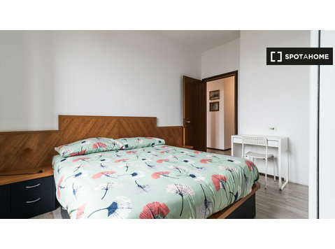 Chambre à louer dans appartement avec 5 chambres à Corvetto - À louer