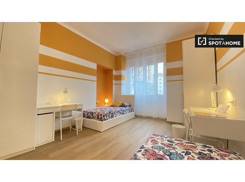 Room for rent in apartment with 6 bedrooms in Milan - เพื่อให้เช่า