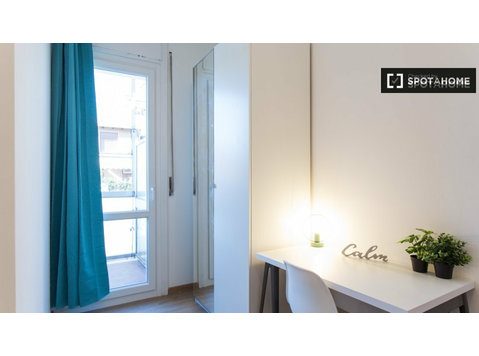 Quarto para alugar em apartamento com 6 quartos em Milão - Aluguel