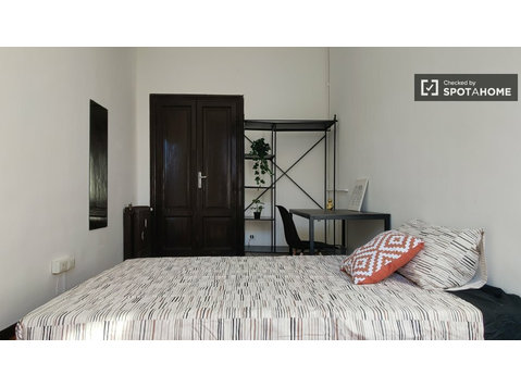 Room for rent in apartment with 7 bedrooms in Milan -  வாடகைக்கு 