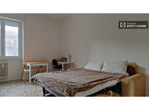 Pokój do wynajęcia we wspólnym mieszkaniu z 2 sypialniami w… - Do wynajęcia