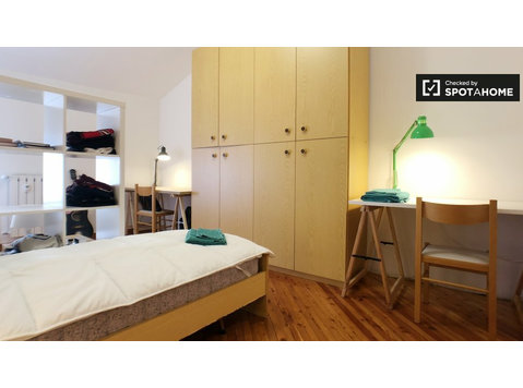Aluga-se quarto em quarto compartilhado, apartamento de 3… - Aluguel