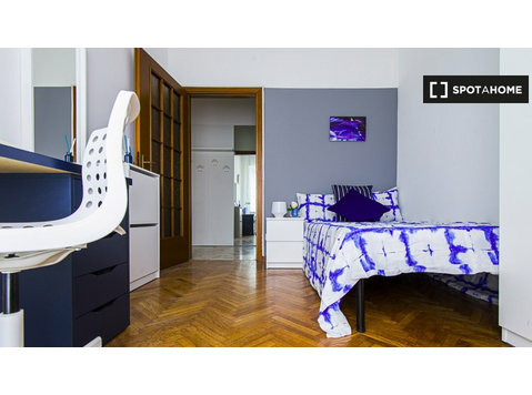 Habitación en el apartamento de 3 dormitorios en Città… - Alquiler