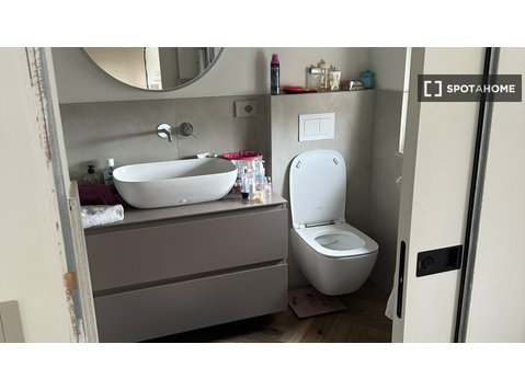 Habitación en piso compartido de 3 habitaciones, Melzo,… - Alquiler