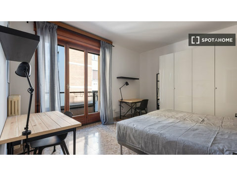 Habitación en piso compartido de 3 habitaciones en alquiler… - Alquiler