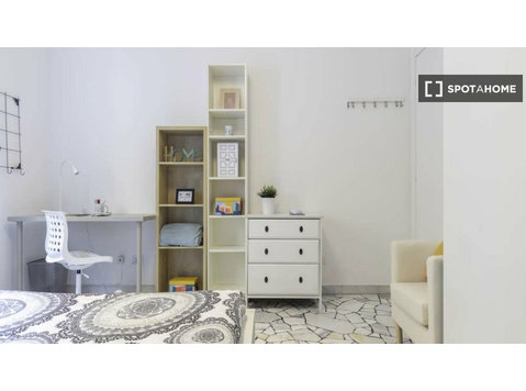 Zimmer in einer 4-Bett-WG in Pagano, Mailand - Zu Vermieten