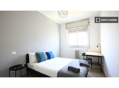 Chambre dans un appartement partagé de 6 chambres, Quarto… - À louer