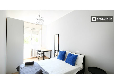 Chambre dans un appartement partagé de 6 chambres, Quarto… - À louer