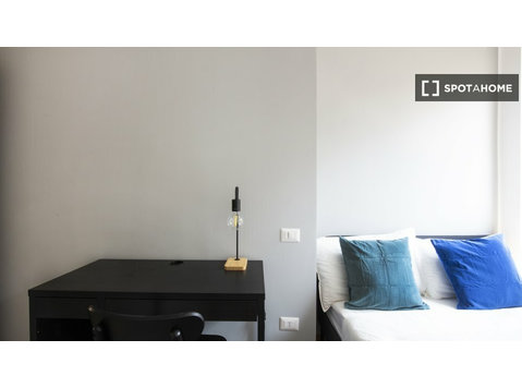 Chambre dans un appartement partagé de 6 chambres, Quarto… - À louer