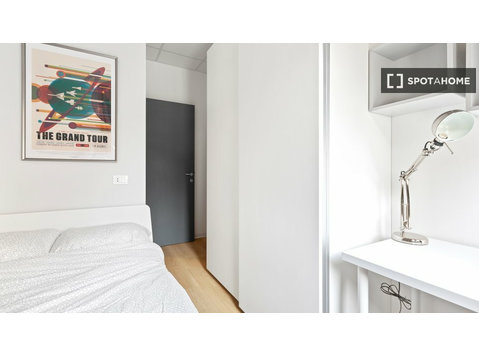 Zimmer in 8-Bett-WG zu vermieten, Parco Lambro, Mailand - Zu Vermieten