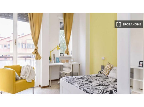 Chambre en colocation à louer à Cesano Boscone, Milan - À louer