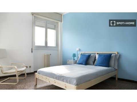 Zimmer in Wohngemeinschaft zu vermieten in Quarto Cagnino,… - Zu Vermieten