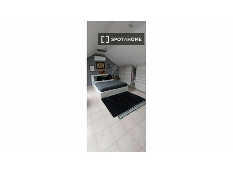 Zimmer zu vermieten in Villa - Zu Vermieten