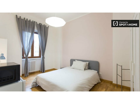 Chambres et lits à louer dans un appartement de 2 chambres - À louer