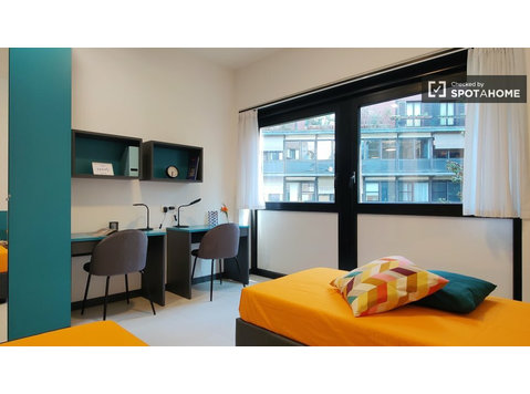 Zimmer und Betten zu vermieten in Wohnung mit 5… - Zu Vermieten